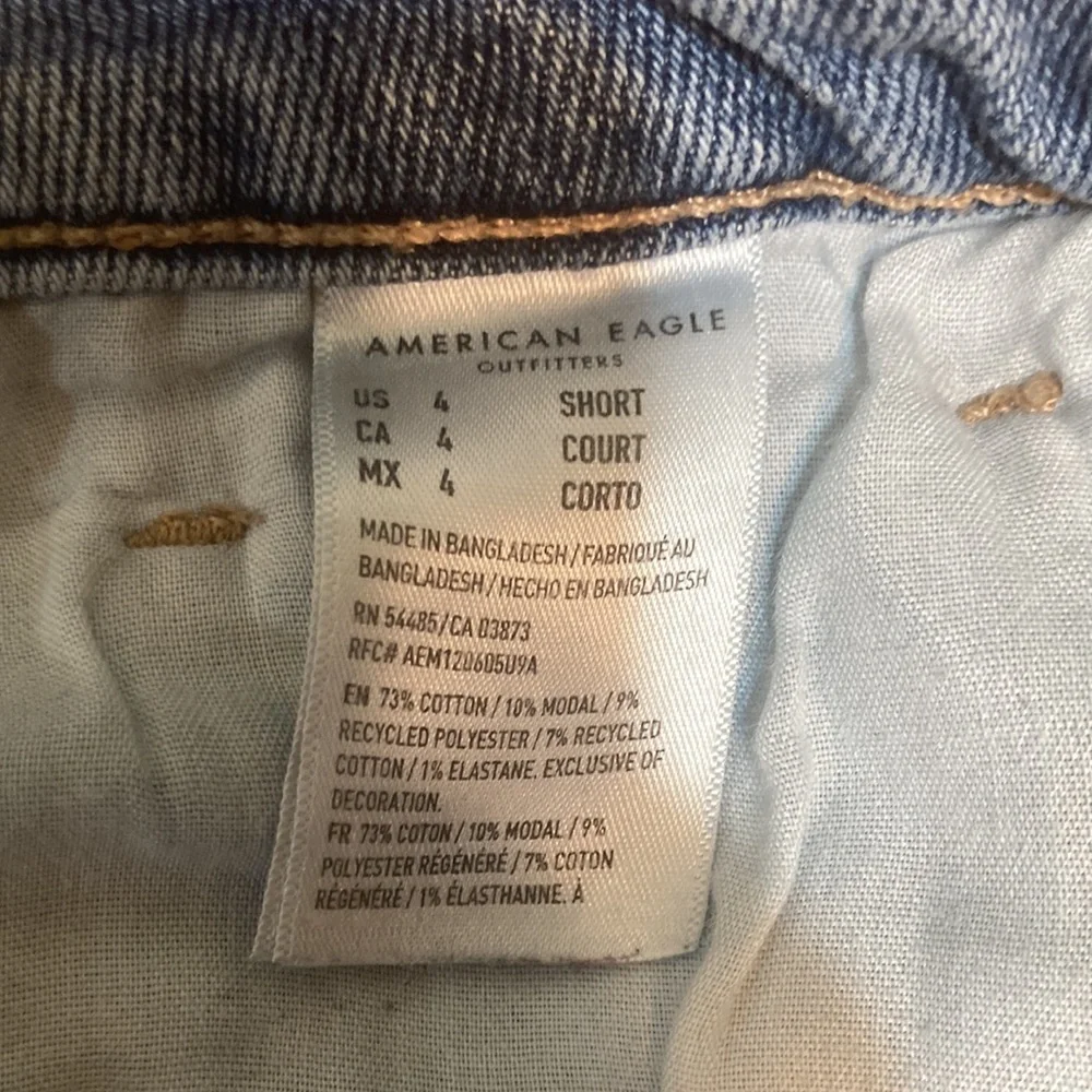 Super Cute and Comfy American Eagle Blue Jeans (Size 4)! - Picture 5 of 5